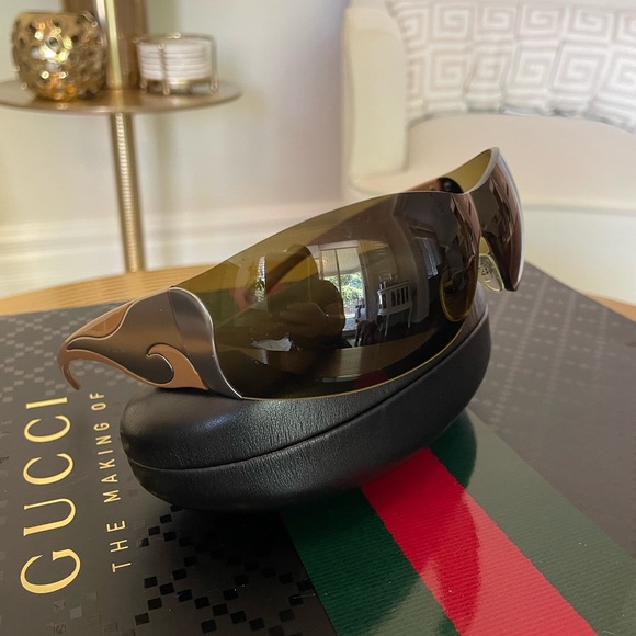 Prada Sunglasses - Picture 5 of 9